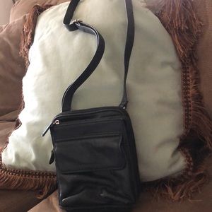 Fossil cross body leather bag.